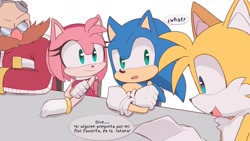 Size: 1764x995 | Tagged: safe, artist:sonicnewunivers, amy rose, miles "tails" prower, robotnik, sonic the hedgehog, fox, hedgehog, human, 2025, amy's halterneck dress, amybetes, arms folded, clothes, cute, dialogue, dress, female, frown, group, hand on arm, holding something, looking at something, looking at them, male, mouth open, open smile, paper, simple background, sitting, smile, sonabetes, spanish text, speech bubble, table, tailabetes, talking, text, white background